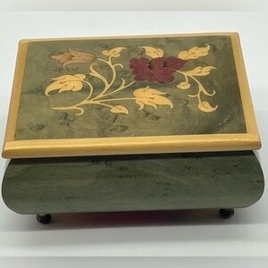 San Francisco Music Box Co. Green Rare Vintage Wood Inlay Swiss made by Reuge